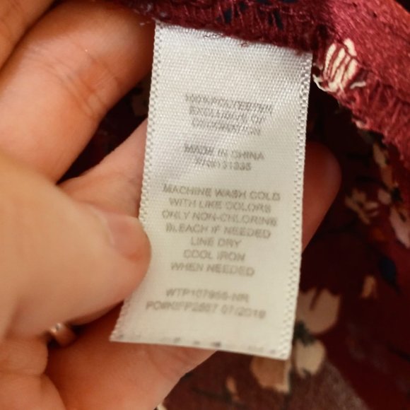 Socialite Burgundy Floral Blouse - Picture 7 of 7